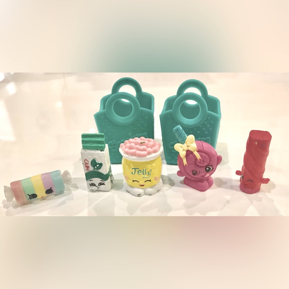 Bundle of 7 Shopkins Sweet Spot Candy Store Collectable Items
